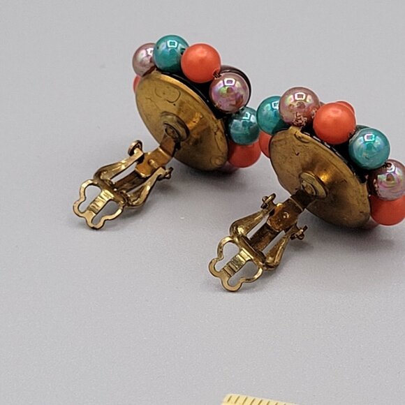 Vintage Japan Womens Multicolor Cluster Beaded Clip On Earrings Gold Tone Metal - Picture 4 of 6